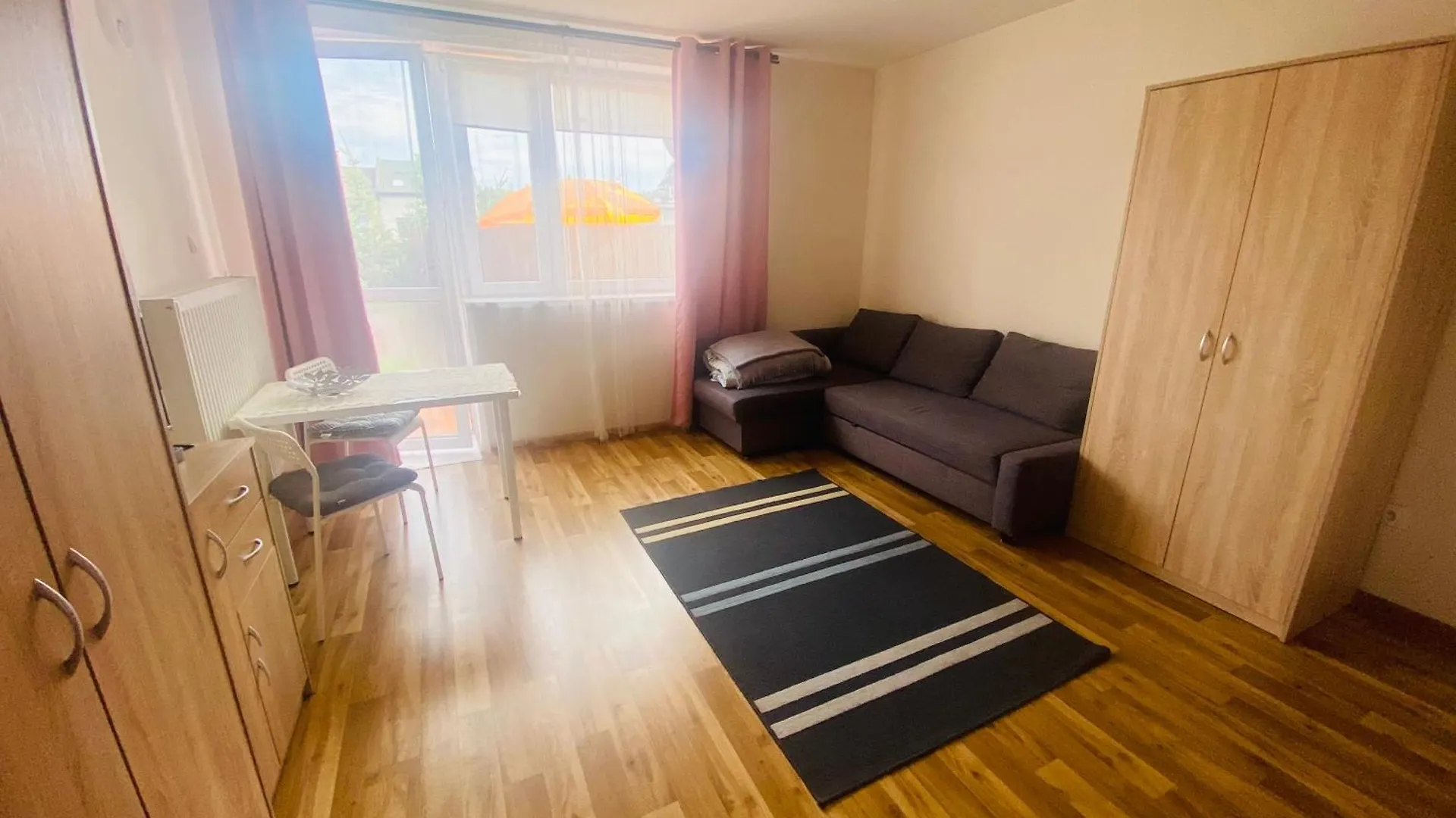 Kornlex Pokoje Goscinne Z Aneksem Kuchennym Warsaw Homestay